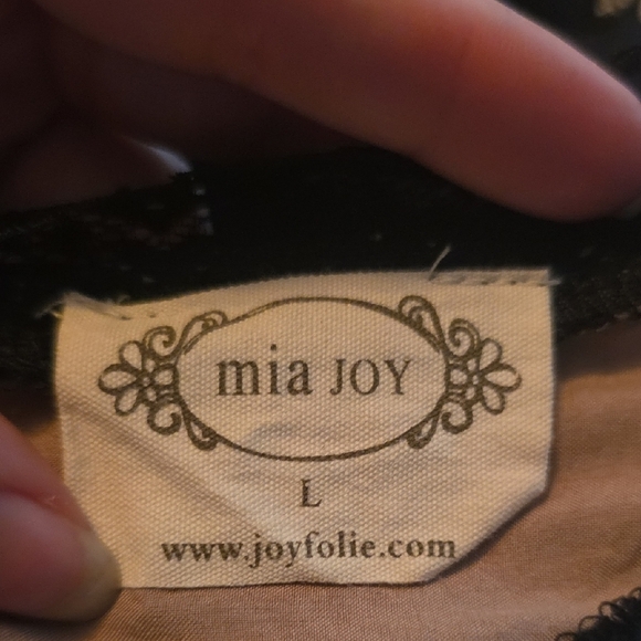 Elegant Black Lace Halter Dress - Picture 3 of 4